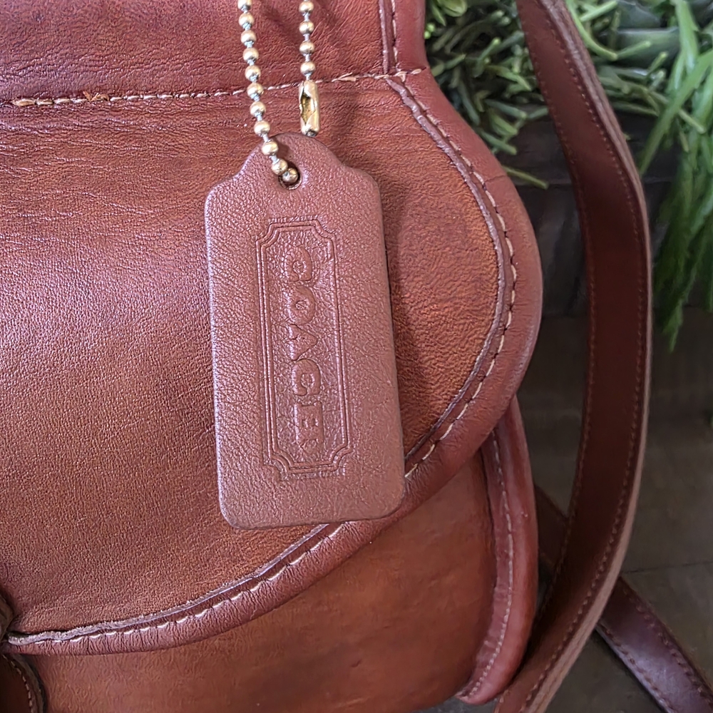 Vintage Coach Logan Crossbody/Shoulder Bag In Glovetanned British Tan Leather - Picture 3 of 14